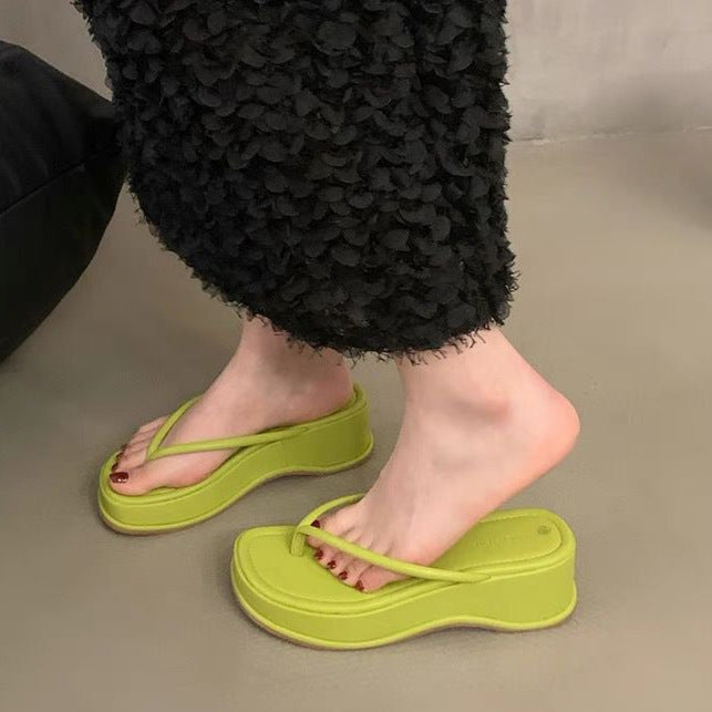 Base Simple Foot Flip-Flop Women 2025 Summer New Fluorescent Green Sandals Wearing Stylish Beach Slippers DJPT