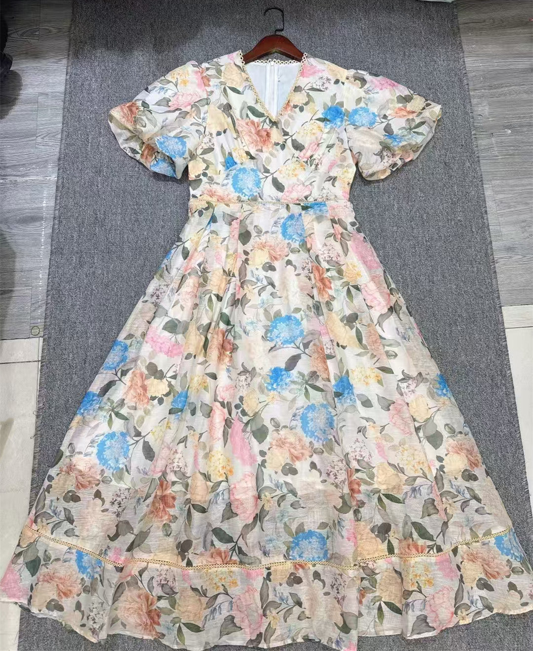 Dress 2025 Summer Seaside Vacation V Collar Bubble Sleeves Short Sleeve Splicing Big Swing Long Skirt Tide