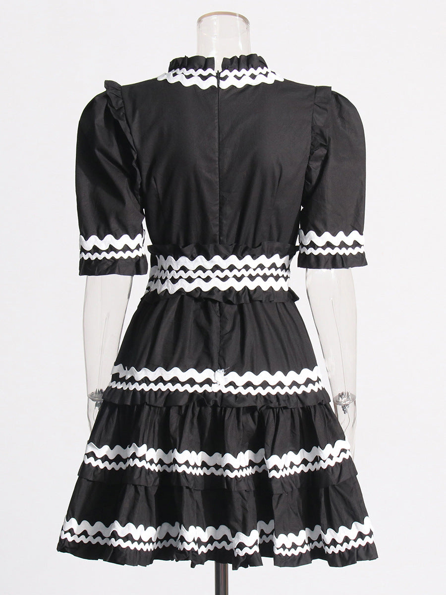 Retro Style 2025 Summer New V-Neck Belt Belt Waist Design Lace Side Short Dress Dress Woman