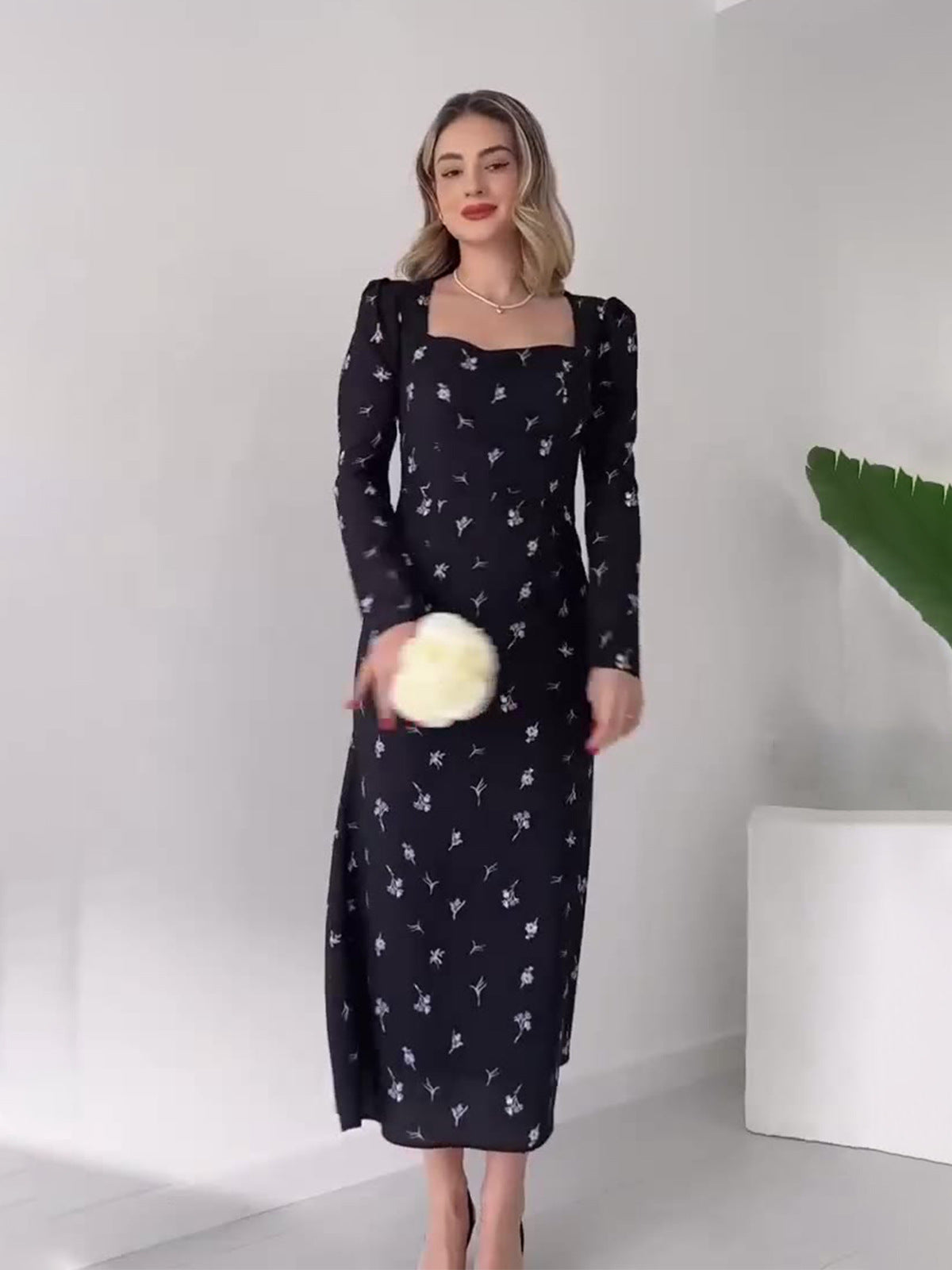 2024 New Court Style Lady Waist Temperament Low-Necked Long-Sleeved Dress