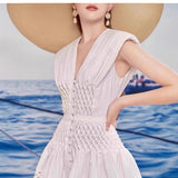 2025 V. Sleeveless Small Holiday Dress